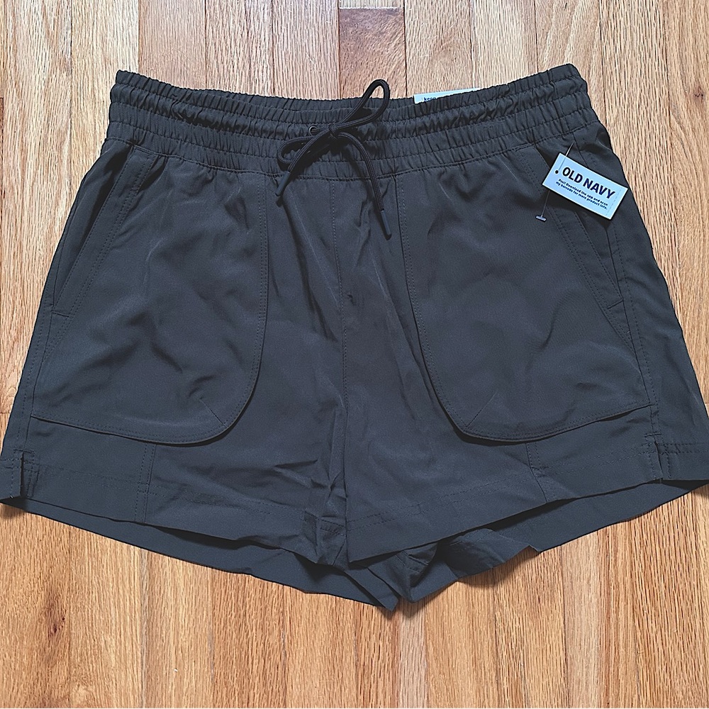Old Navy women’s StretchTech pocket shorts